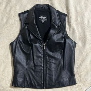 In new condition Wilson leather vest